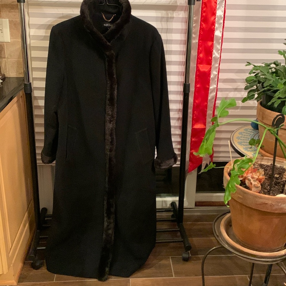 Ellen Tracy Fully Lined Faux Trimmed Coat. Black 1X 55 L